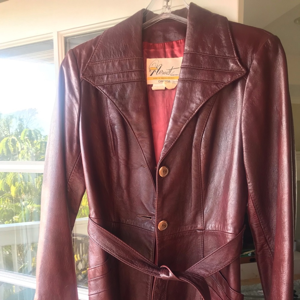 Norwest Leather Works LTD
Women’s burgundy leather jacket - small